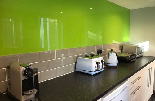 Harrogate Cottage | Elegant Townhouse in Centre with Free Parking & WiFi