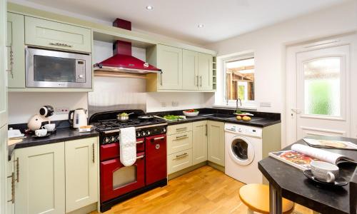 Portinscale House | Artists Hideaway: Pet-Friendly Retreat with 4-Star Comfort