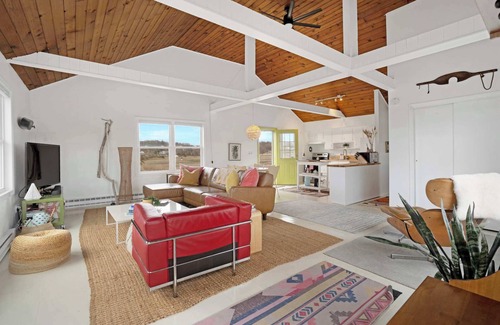 Wading River House | Artist-Designed Beach House with Oceanfront Views