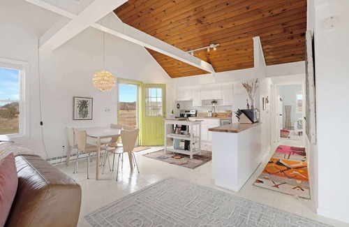 Wading River House | Artist-Designed Beach House with Oceanfront Views