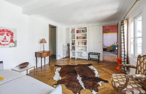 10th Arrondissement Apartment | Artistic Retreat with Terrace Near Montmartre - Welkeys