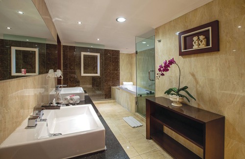 Senayan Hotel | Discover Artotel Gelora Senayan Jakarta: Pool & Spa Oasis