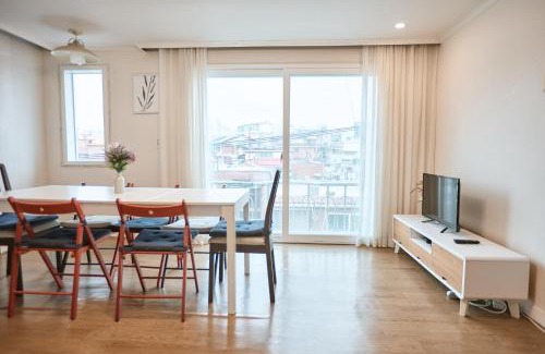 Hapjeong-dong Apartment | Family-Friendly 4-Star Artravel Hongdae Apartment Stay