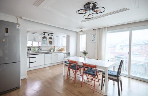 Hapjeong-dong Apartment | Family-Friendly 4-Star Artravel Hongdae Apartment Stay
