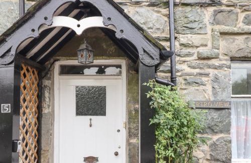 Llanbedr House | Artro View: Family-Friendly Haven with Exceptional Amenities
