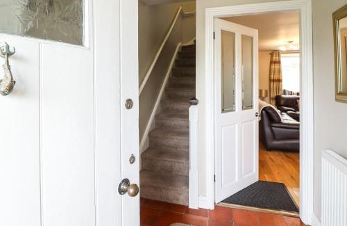 Llanbedr House | Artro View: Family-Friendly Haven with Exceptional Amenities