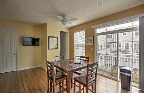 Carmel Apartment | Artistic Condo by Monon Trail with Pet-Friendly Amenities