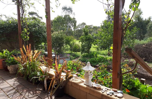 Aldinga House | Eco Retreat with Kitchen Near Port Willunga Beach