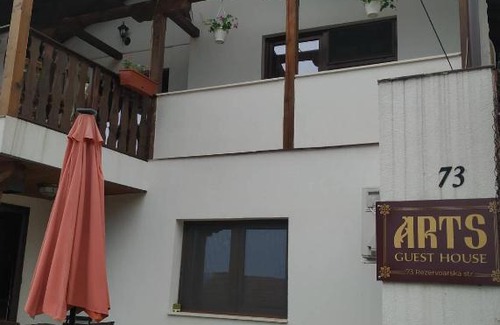 Veliko Tarnovo House | Enjoy Arts Guest House: Family-Friendly Villa for 6