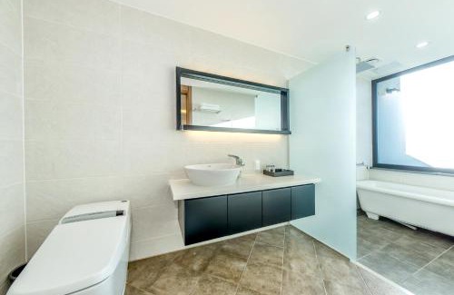 Jongdal-ri Hotel | Unwind at Arts Spa & Pool Villa with Scenic Ocean Views