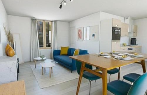 Montlucon Apartment | ArtSmalt: Ideal for Families Near Shops - Rated 9.2/10