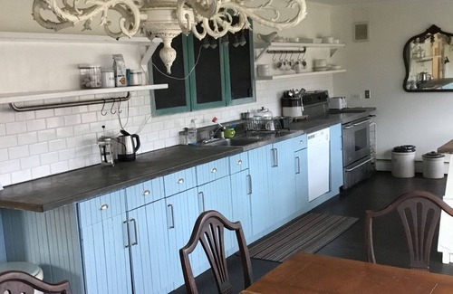 Bristol Cottage | Eclectic Boho Cottage with Ocean View & Breakfast Included