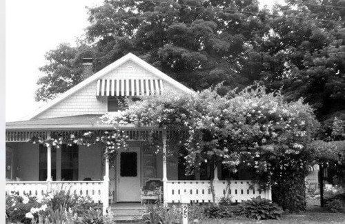 Bristol Cottage | Eclectic Boho Cottage with Ocean View & Breakfast Included