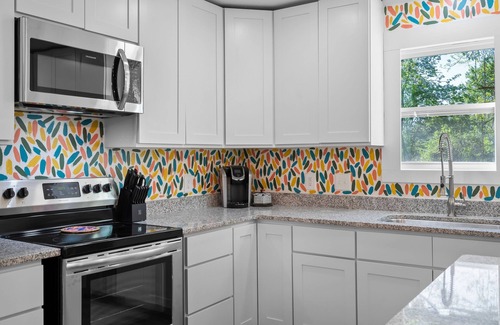Parker House | Idyllic Bungalow in West Village with Pet-Friendly Perks