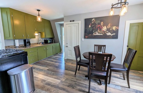 Brooksville Apartment | Artistic Coastal Apartment: Guest Rated 9.8 with Breakfast