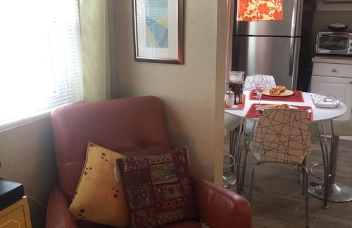 Murray Hill Apartment | Pet-Friendly Artsy Garden Retreat with Breakfast Included