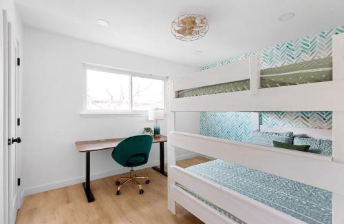 South Lamar Apartment | Artsy Pad by S Lamar - Soco with Patio