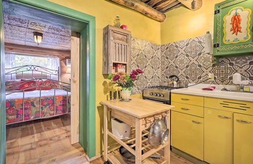 Santa Cruz Apartment | Artistic Santa Cruz Apartment with Hot Tub & Spa Access