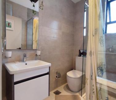 Kilimani Apartment | Artsy & spacious studio with Pool, Gym & Sauna