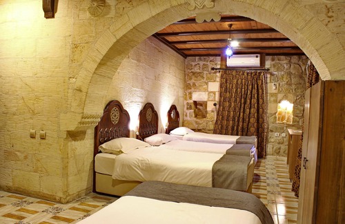 Artuklu Hotel | Artuklu Kervansarayi: Family-Friendly Hotel with Dining