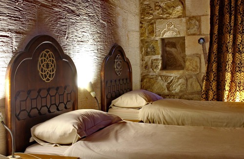 Artuklu Hotel | Artuklu Kervansarayi: Family-Friendly Hotel with Dining