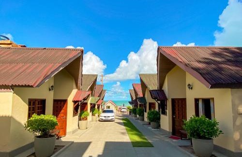 Japaratinga House | Kid-Friendly Getaway at Aruanã Chalés with Pool Access
