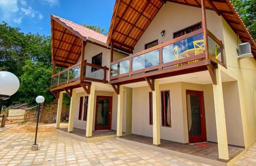 Japaratinga House | Kid-Friendly Getaway at Aruanã Chalés with Pool Access