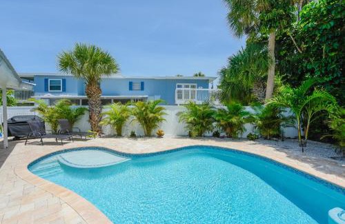Siesta Key Village House | Discover Aruba: 4-Star Pet-Friendly Paradise with Pool
