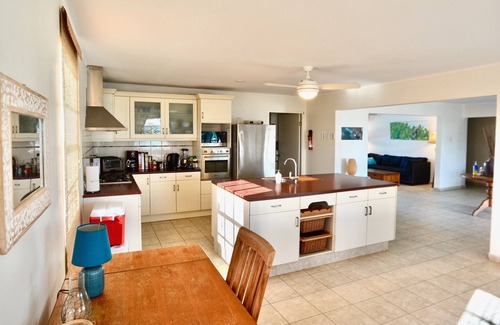 Pos Chiquito Villa | Experience Aruba Windsong Villa: Oceanfront Oasis with Pool