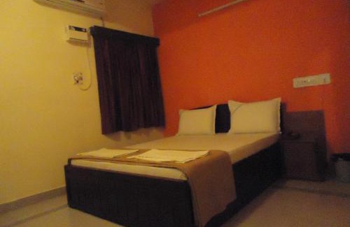 Chidambaram Cabin | Convenient Family Stay at Arudhra Residency with Dining