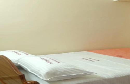 Tiruchendur Hotel | Family-Friendly Arumugam Residency with Air Conditioning