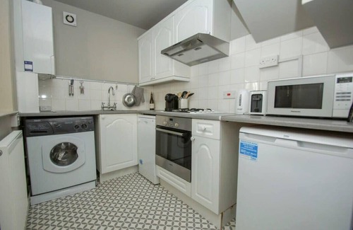 Kemptown House | Oceanfront Arundel Mews: Family-Friendly with Parking