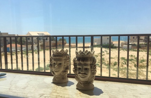Donnalucata Apartment | Seaside Escape at Arundo Domus with Spa & Breakfast