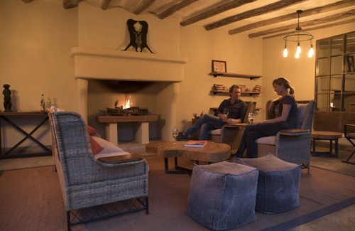 Arusha Hotel | Discover Arusha Villa: Perfect for Families with Pool & Dining