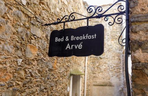 Castelbianco Bed & Breakfast | Relax at Arvé Castelbianco: Pet-Friendly B&B with Hot Tub