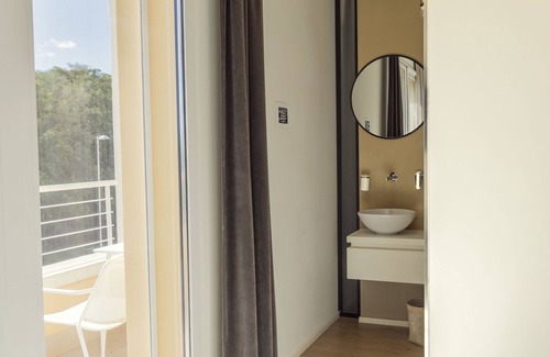 Poetto Apartment | Cozy Arveskida Suite with Ocean View near Poetto Beach