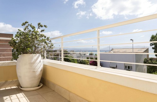 Poetto Apartment | Cozy Arveskida Suite with Ocean View near Poetto Beach