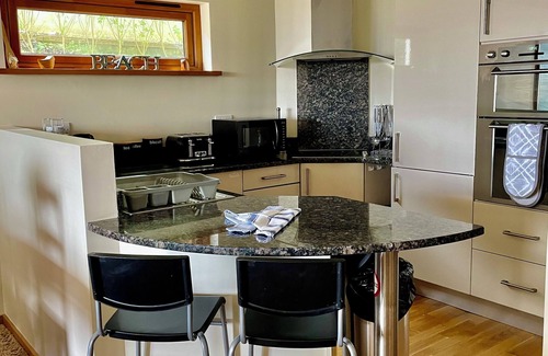 Maenporth Apartment | Arvor: Bright Flat Steps from Falmouth Bay & Beach Access