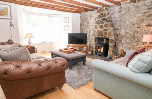 Nefyn House | Indulge at Arwel: Pet-Friendly Retreat with 9.5 Rating