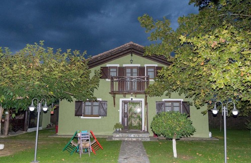 Palamas Ski Chalet | Experience Arxontiko Palamas: 10/10 with Cozy Amenities