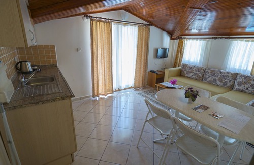 Icmeler Apartment | Discover Arya Apart: Pet-Friendly with Oceanfront Views