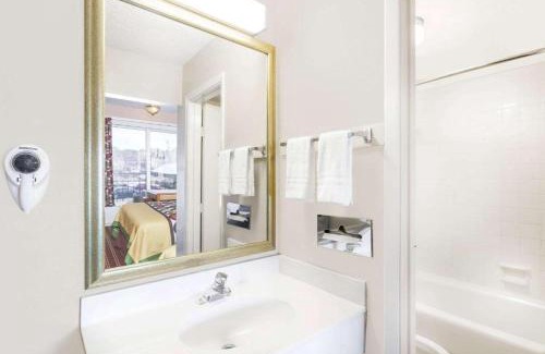 Longview Hotel | Relax at Arya Inn & Extended Stay: Pet-Friendly Retreat
