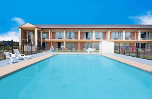 Longview Hotel | Relax at Arya Inn & Extended Stay: Pet-Friendly Retreat
