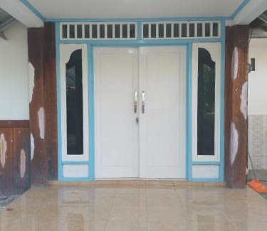 Kecamatan Gunungsari House | Batubutir Homestay: Guest Rated 9/10 with Pet-Friendly Amenities