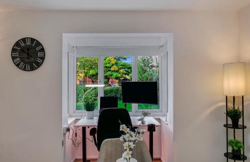 Burnt Oak Apartment | Family-Friendly Aryas Apartments in Vibrant London