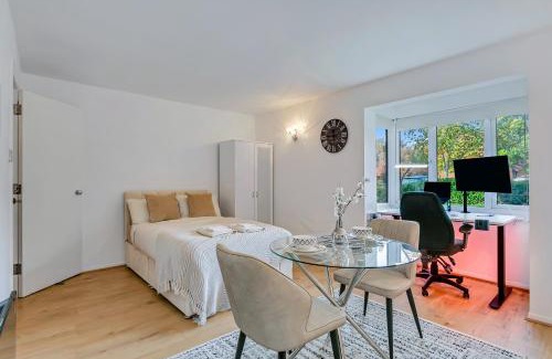 Burnt Oak Apartment | Family-Friendly Aryas Apartments in Vibrant London
