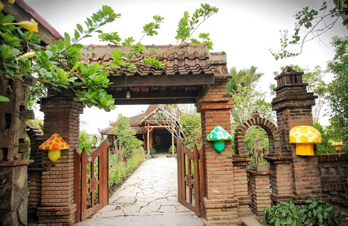Timbulharjo House | Discover Arys Residence: Family-Friendly Getaway Awaits