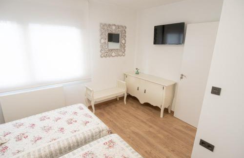 Arzua Apartment | Discover Arzúa Centro: Family-Friendly Retreat with Kitchen