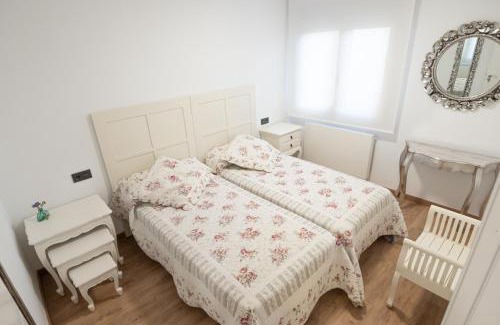 Arzua Apartment | Discover Arzúa Centro: Family-Friendly Retreat with Kitchen