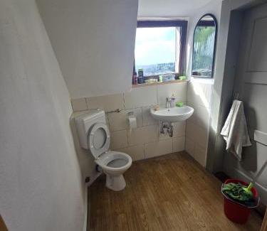 Arzberg Apartment | Budget-Friendly Arzberger Monteurzimmer: Pet & Child Friendly